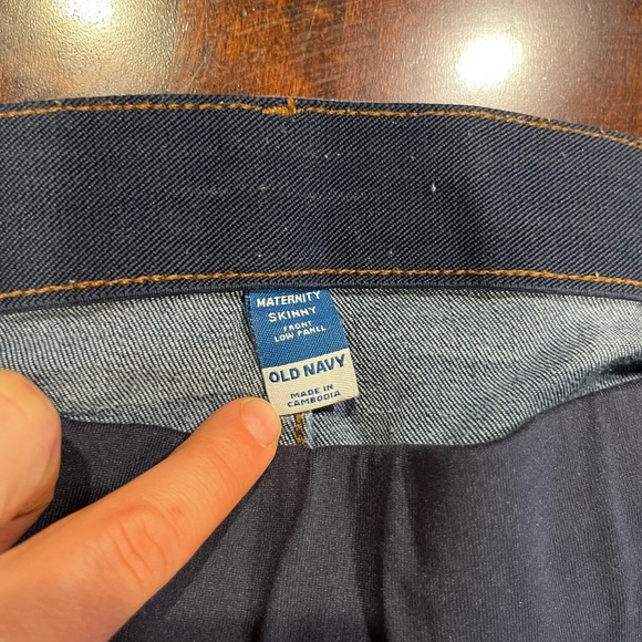 Old Navy Front Low-Panel Skinny Maternity Jeans - Picture 3 of 4